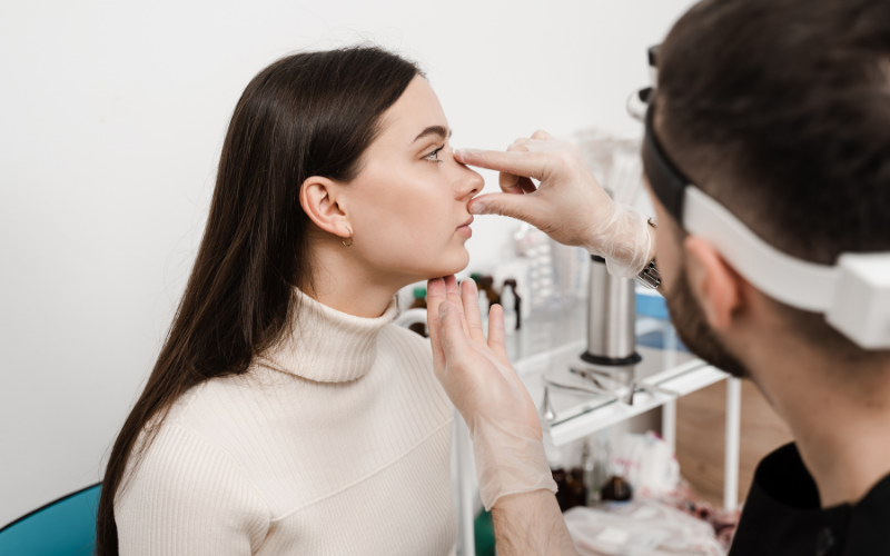 Sự khác biệt giữa phẫu thuật nâng mũi cấu trúc và nâng mũi thường